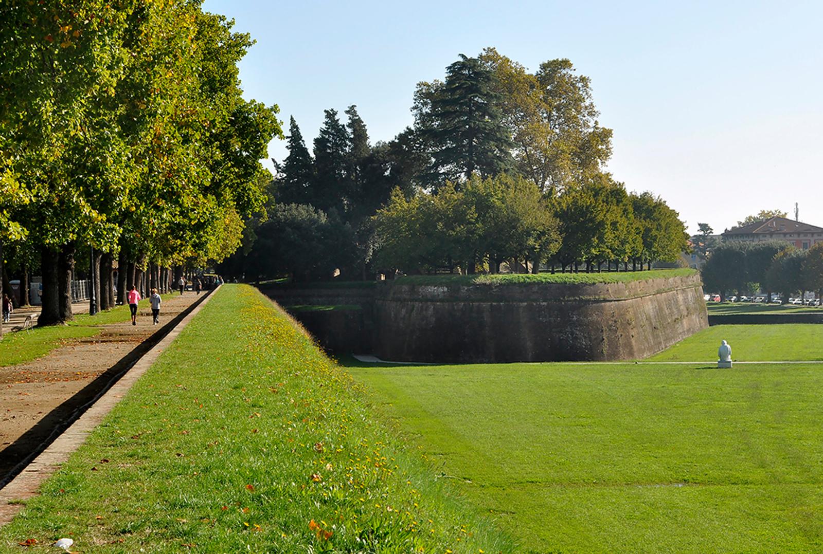 Walls Lucca