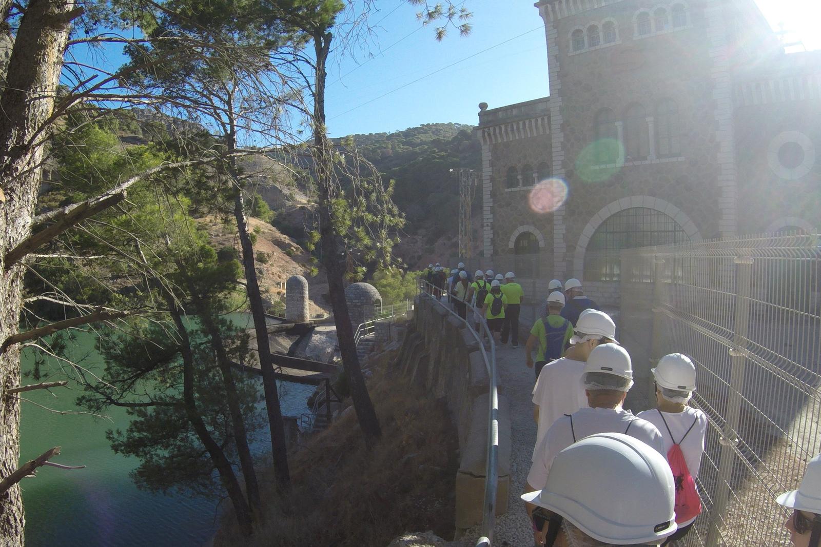 Caminito del rey queue