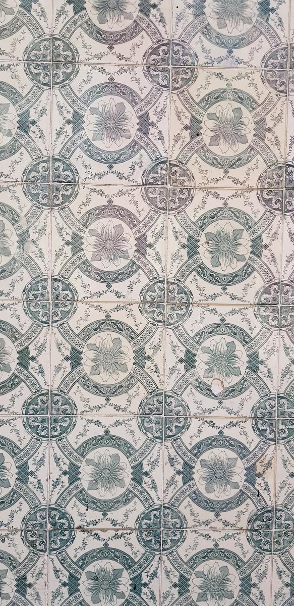 Lisbon old green tile