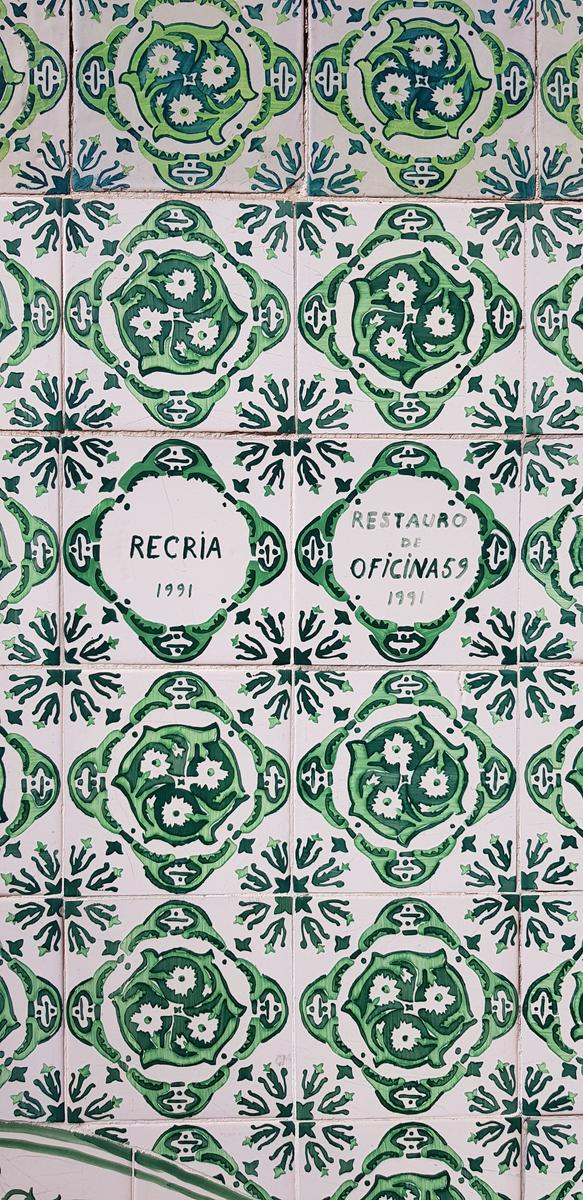 Lisbon tile green with writing