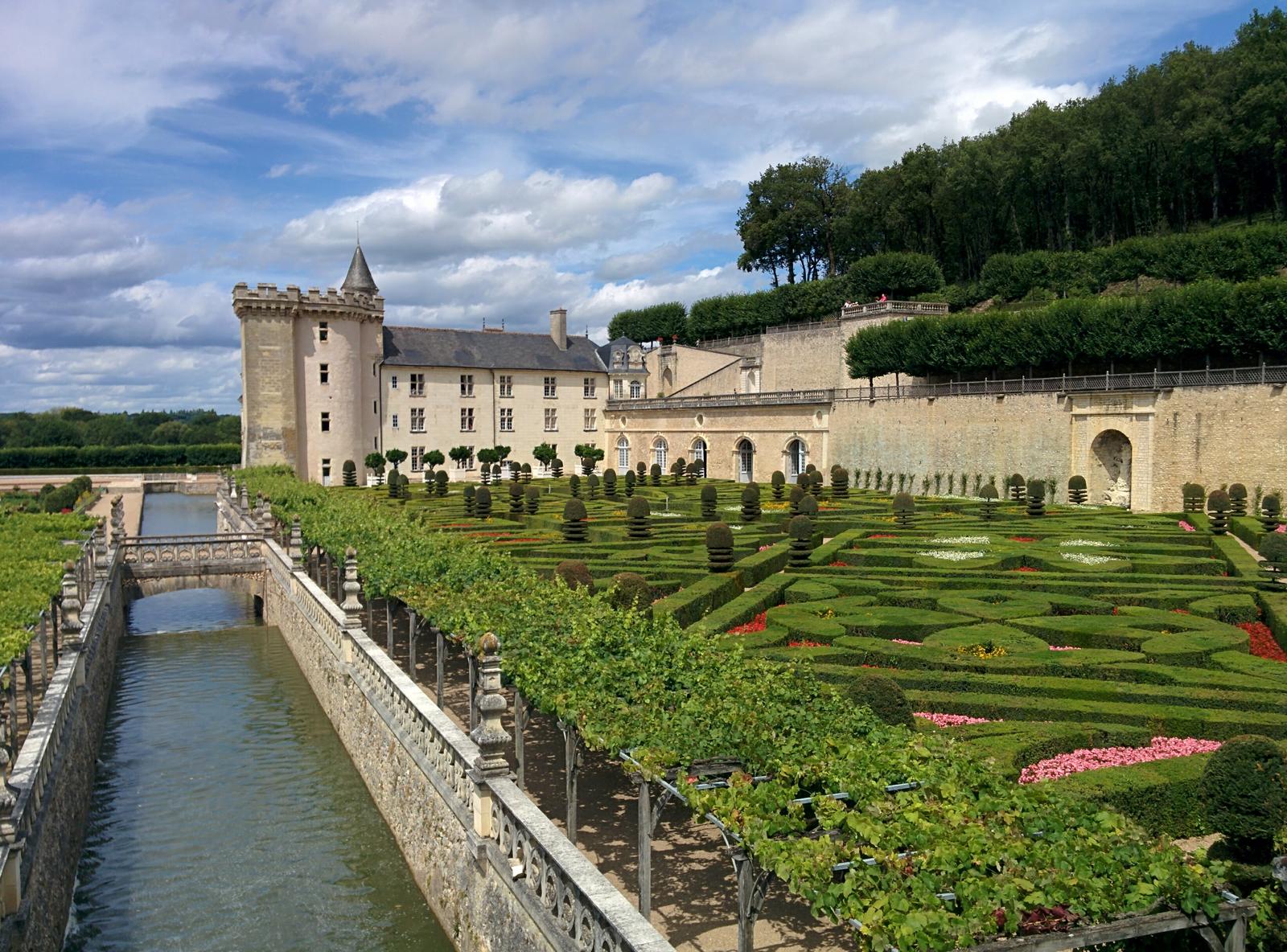 Villandry Chateau water